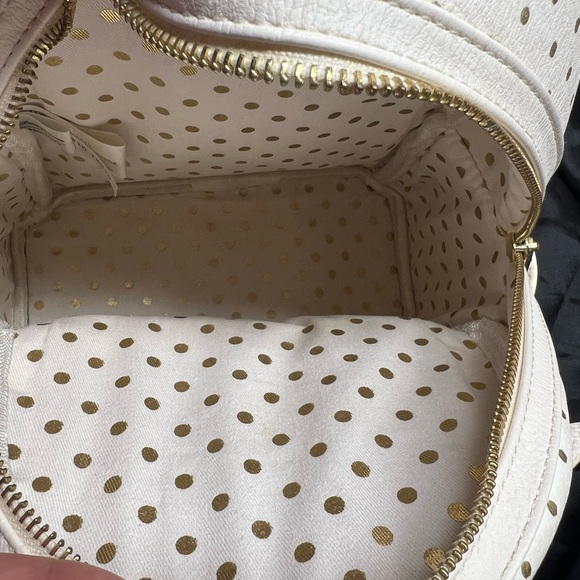 It’s a small world Disney lounge fly - Picture 3 of 8